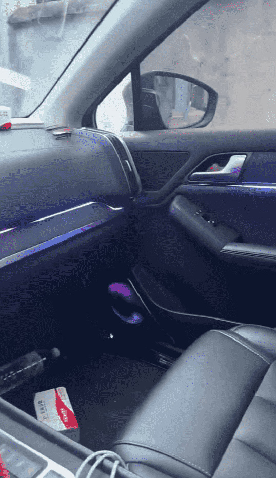 Xevaban.com ở 214 Giải Phóng là đơn vị chuyên cung cấp phụ kiện oto, đồ chơi oto, đồ chơi byd sealion 8, phụ kiện byd sealion 8, xevaban, 214 giải phóng, đèn nội thất sealion 8, đèn led nội thất sealion 8, độ đèn led sealion 8.